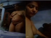 Today Exclusive- Desi Bhabhi Shows her Boobs and pussy