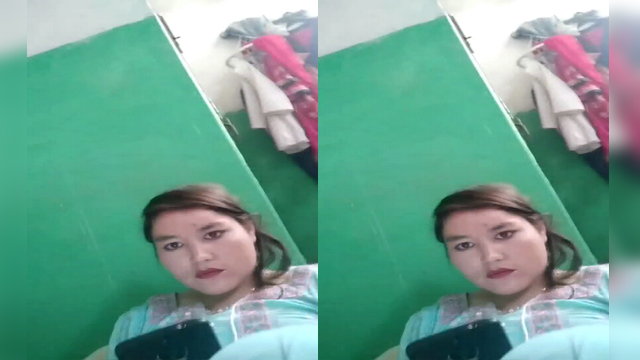 Cute Desi Girl Shows her boobs and pussy