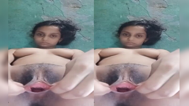 Desi Village Beautiful Horny Bad Girl Showing Pussy Hole