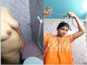 Today Exclusive-Desi Girl bathing