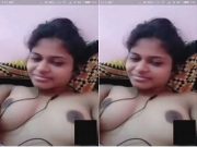 Today Exclusive- Desi girl Shows her Boobs