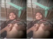 Today Exclusive- Desi village Girl Shows her boobs