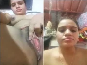Today Exclusive- Horny Bhabhi Shows Her Wet pussy