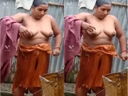 Today Exclusive – Boudi Out Door bathing Recorded