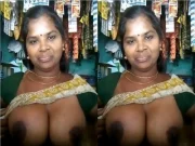 Today Exclusive-Tamil Bhabhi Shows Her Boobs