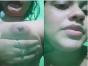 Today Exclusive- Cute Desi Girl Shows her Nude Body part 2