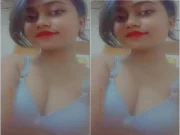 Today Exclusive- Hot Desi Girl Shows Her Boobs