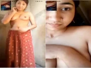 <strong>Today Exclusive- Sexy Desi Girl Shows Her Boobs</strong>