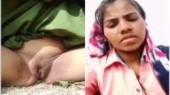 Today Exclusive- Desi Village Girl Shows her Pussy