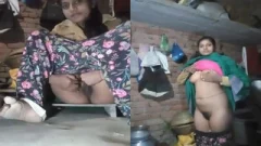 Today Exclusive- Desi Village Girl Showing her Boobs and Pussy