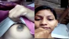 Today Exclusive-Desi Village Girl Shows Her Boobs Part 1