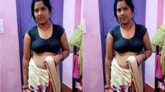 Today Exclusive-Desi Village Bhabhi Shows Her Pussy Part 1