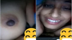 Today Exclusive-Desi Bhabhi Shows Her Boobs and Pussy