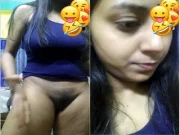Today Exclusive-Desi Girl Shows her Pussy