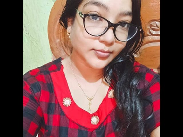 Bengali Girl Shows Her Boobs