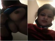 Today Exclusive- Desi girl Shows Her Boobs