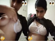 Today Exclusive-Sexy Desi girl Shows her Boobs