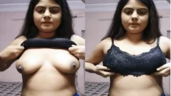 Sexy Desi girl Shows Her Boobs Part 1