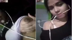 Today Exclusive-Desi Girl Shows Her Boobs and Pussy