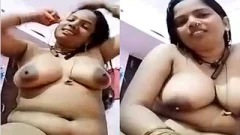 Today Exclusive-Desi Bhabhi Shows her Boobs and pussy on VC
