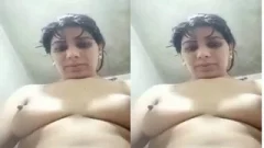 Today Exclusive-Desi Bhabhi Shows her boobs and Pussy