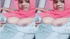 Today Exclusive- Sexy Bangla Girl Showing Her Boobs