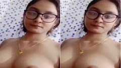 Today Exclusive- Desi Girl Shows her Boobs
