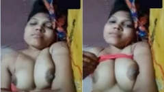Sexy Bhabhi Shows her Boobs and Pussy On VC part 1