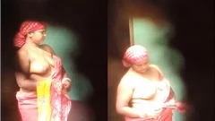 Desi Bhabhi Shows Her Boobs