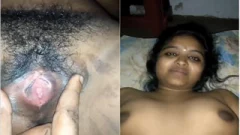 Desi Girl Shows Her Pussy