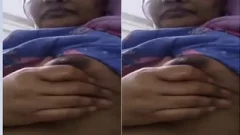 Desi Bhabhi Shows Her Milky boobs