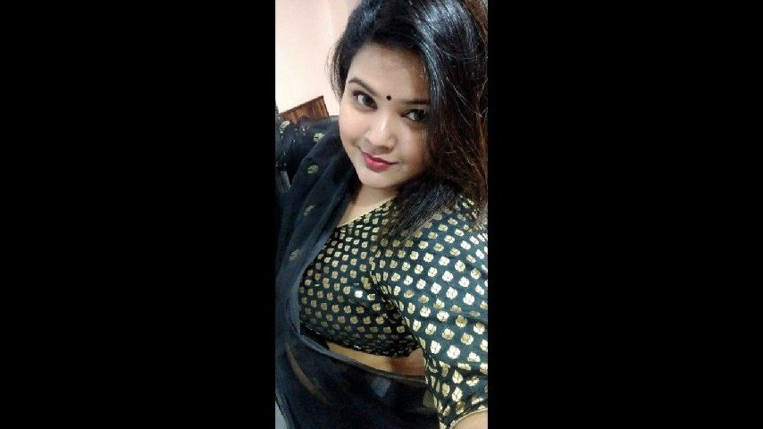 Horny Desi Wife Recording herself Showing Boobs for her Husband’s Boss