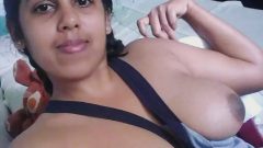 Big Boobs Desi Girlfriend Ki Nude Selfies