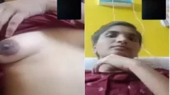 Desi girl Shows her boobs on Vc
