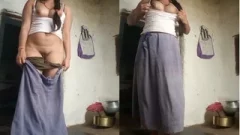 Desi Girl Shows her Boobs and Pussy