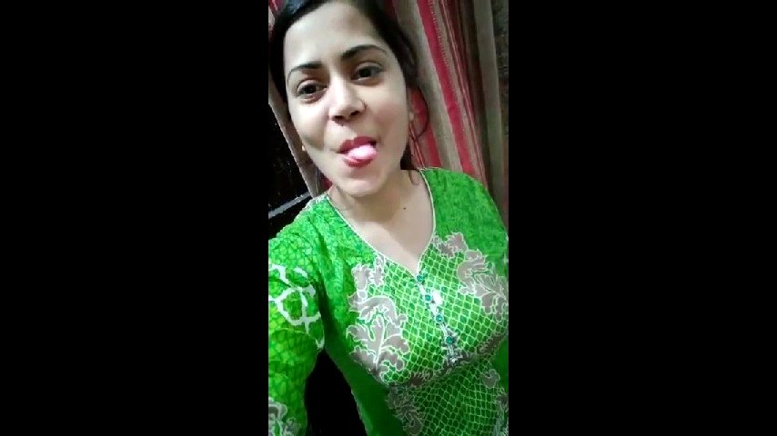 DESI COUPLE PUSSY LICKING