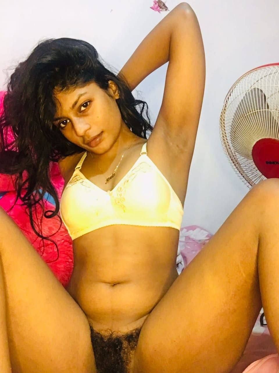 Indian Girl Nude Showing Her Hairy Pussy Desixnxx2