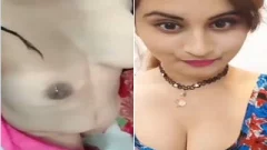 Sexy Indian girl Shows Her Boobs