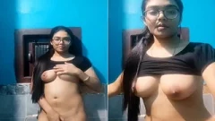 Sexy Desi girl Shows Her boobs and Pussy