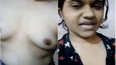 Sexy Desi Girl Shows Her Boobs on vc