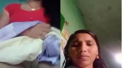 Horny Bhabhi Shows Her Pussy On VC