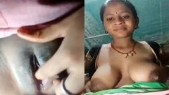 Horny Bhabhi Shows her Boobs and Pussy