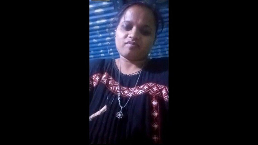 Bhabhi showing to lover