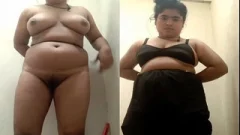 Hot Bangla girl Shows Her Boobs and Pussy