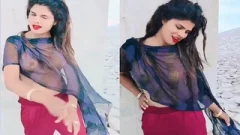 Crazy Indian Girl boobs Visible