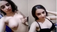 Paki Girl Shows Her Boobs