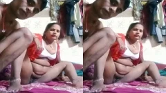 Desi Village Bhabhi Shows her Pussy