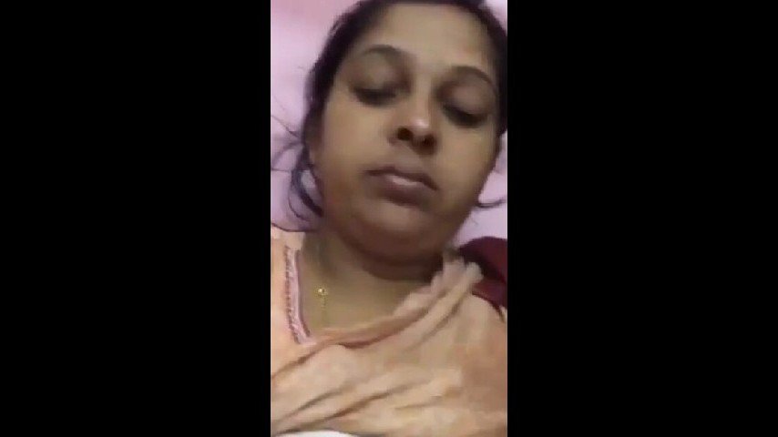 Boudi Showing Her Wet Pussy