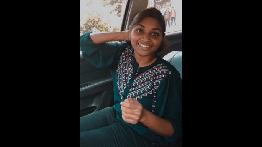 Beautiful Girl Enjoying with Lover in Car Pussy Fingering