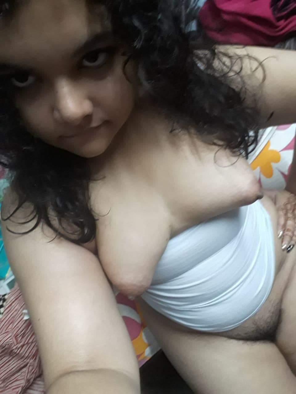 Cute Desi Girlfriend Nude With Hairy Pussy 10